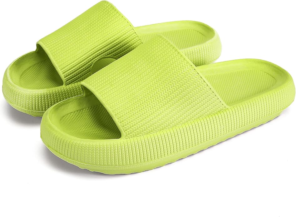 Cloud Slippers – Pillow-Soft Indoor Slides for All-Day Comfort