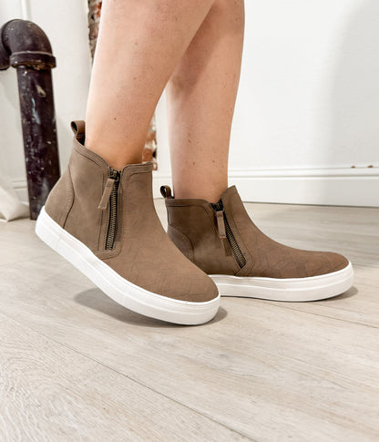 Tina Sneakers in Taupe